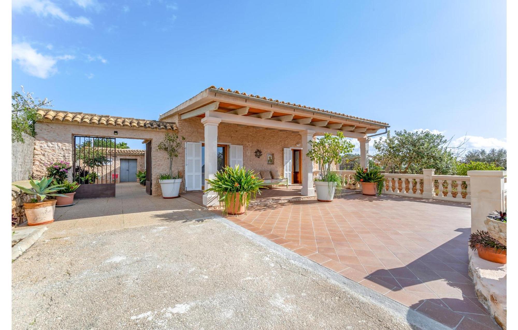 Semesterbostad 3 Bedroom Stunning In Salqueria Blanca