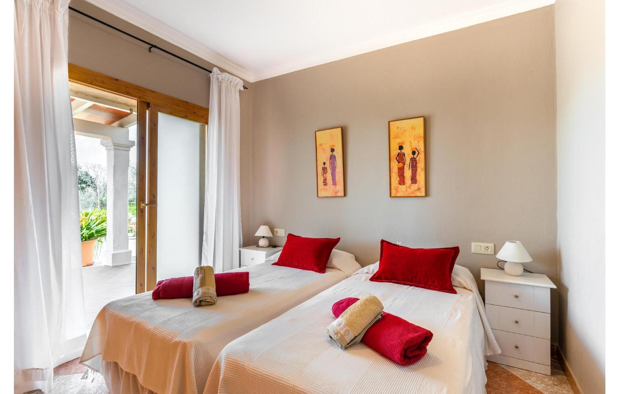 3 Bedroom Stunning In Salqueria Blanca Ferienhaus *
